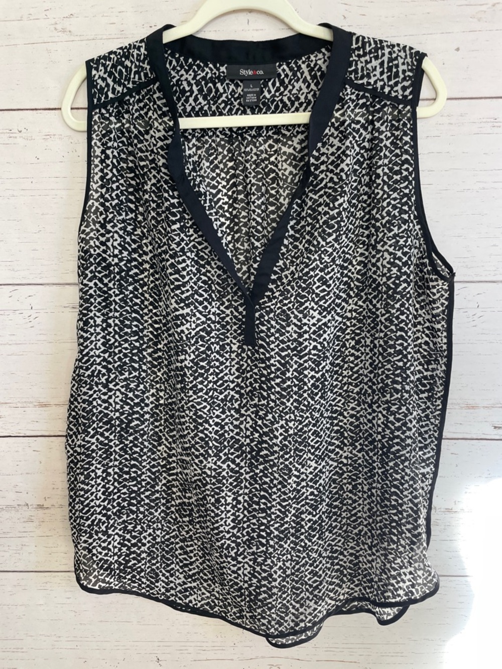 Style & Co. Sleeveless Black and White Patterned Semi Sheer Blouse, size L
